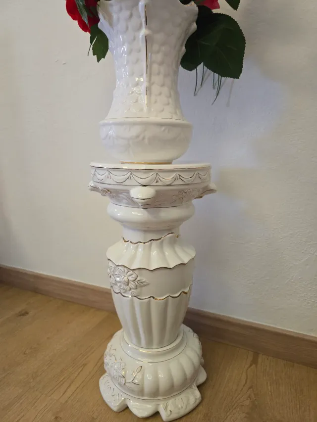 Jarrón de diseño con soporte