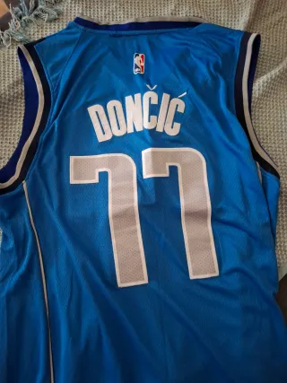 Camiseta Doncic 77 Dallas Mavericks NBA
