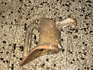 Antica anfora in terracotta