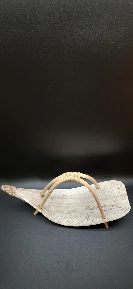 Bandeja decorativa madera coco con asa