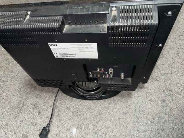 Televisore nero OKI