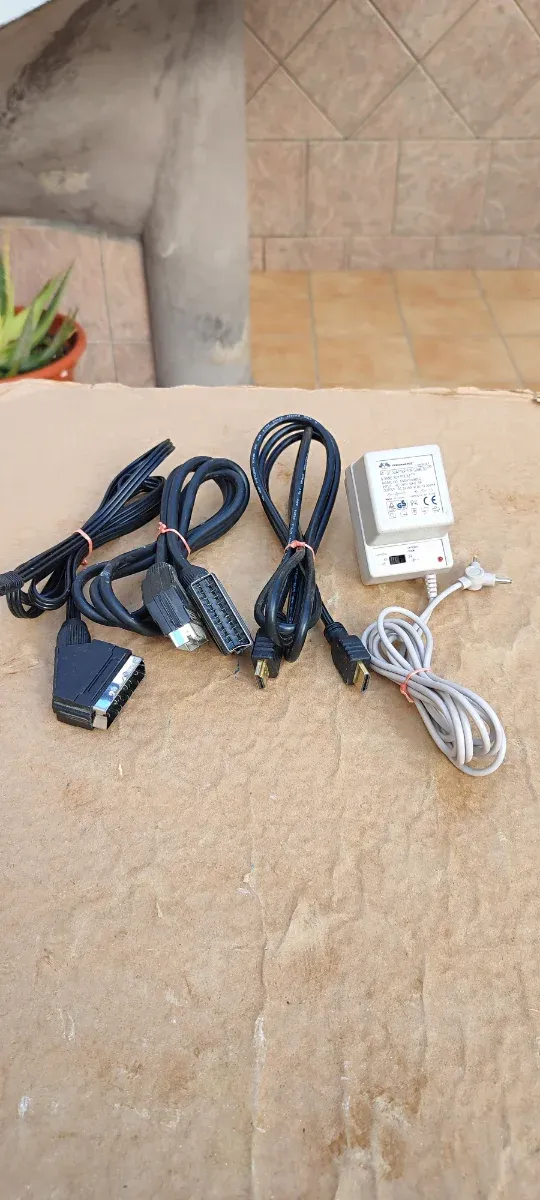 Lote de Cables y Adaptadores Electrónicos