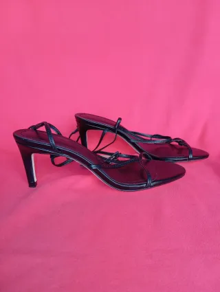 Sandalias de cuero negro para mujer