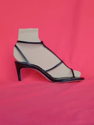 Sandalias de cuero negro para mujer