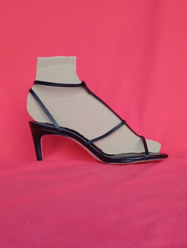 Sandalias de cuero negro para mujer