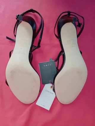 Sandalias de cuero negro para mujer