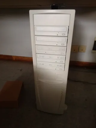 Torre PC con 5 unidades CD