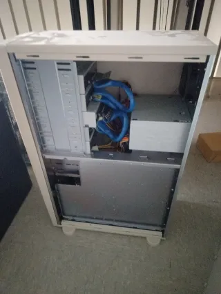 Torre PC con 5 unidades CD