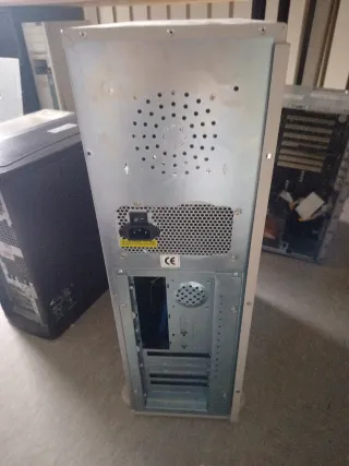 Torre PC con 5 unidades CD