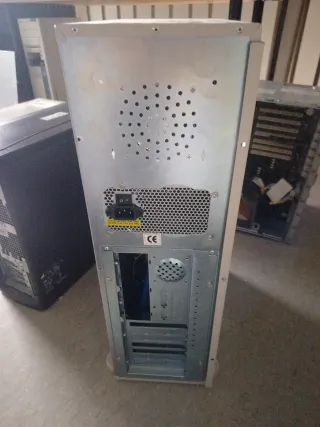 Torre PC con 5 unidades CD