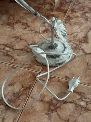 Lámpara de mesa estilo flor