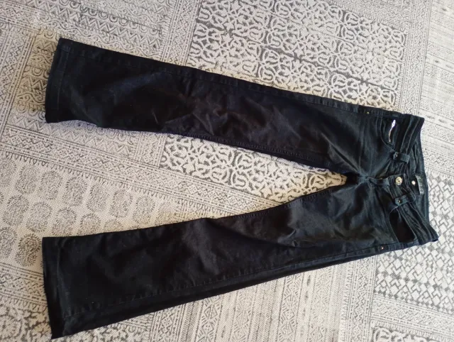 Pantalón vaquero negro flare