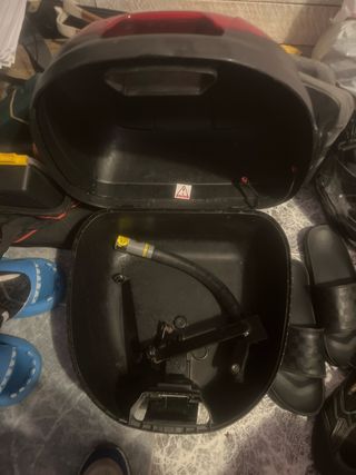 Baúl para Scooter Negro y pitón de seguridad