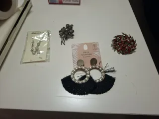 Lote Bisutería: Broches y Pendientes