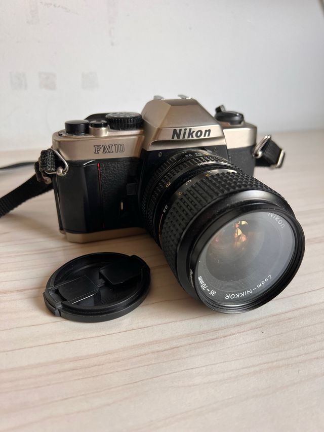Cámara Analógica Nikon FM10 Plata/Negro