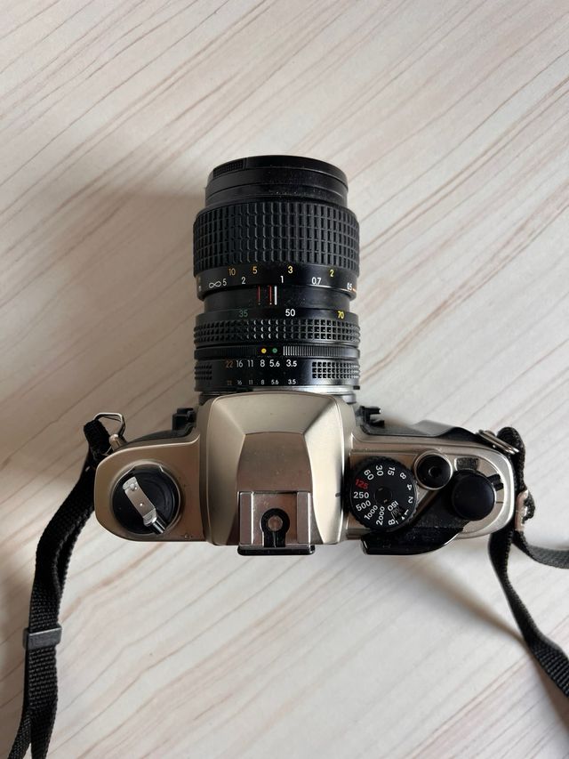 Cámara Analógica Nikon FM10 Plata/Negro