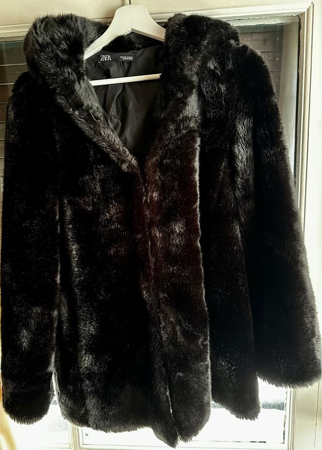 Abrigo de pelo negro Zara