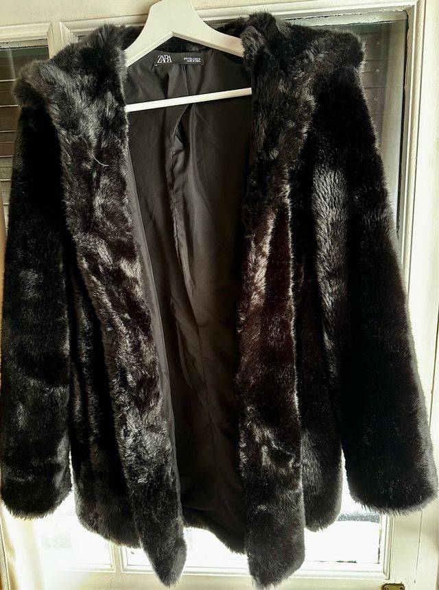 Abrigo de pelo negro Zara
