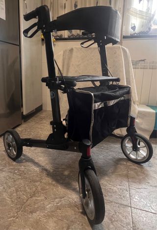 Andador con asiento y respaldo