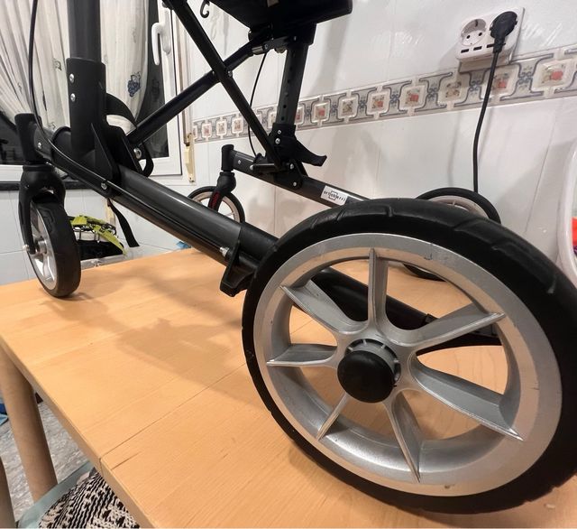 Andador con asiento y respaldo