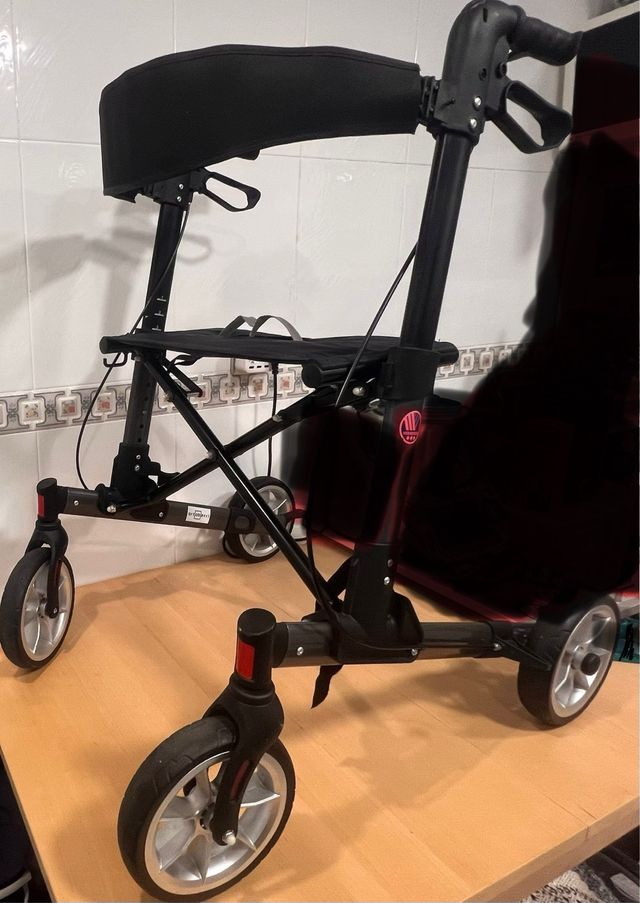 Andador con asiento y respaldo