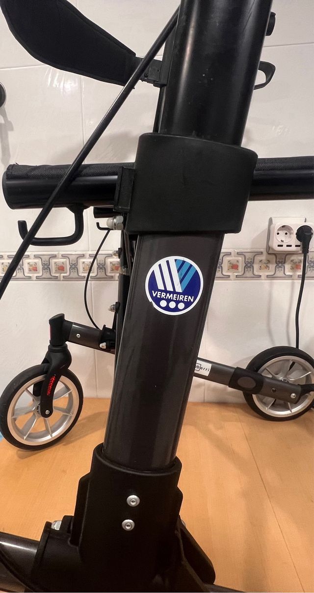 Andador con asiento y respaldo