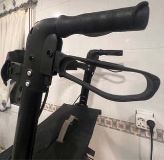 Andador con asiento y respaldo