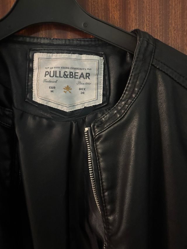 Chaqueta Pull&Bear Negra