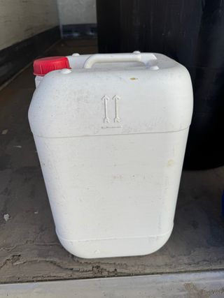 Garrafas blancas y azules 20-25L