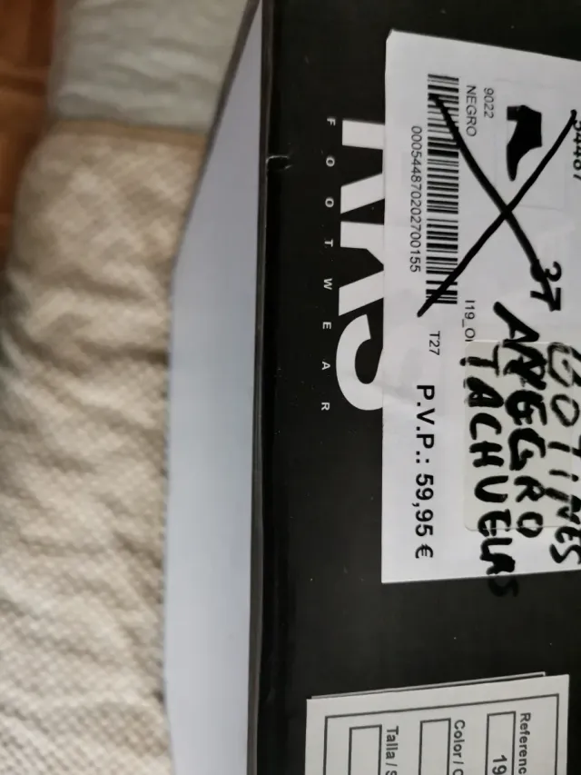 Botines negros de ante. MARCA RKS Talla 37