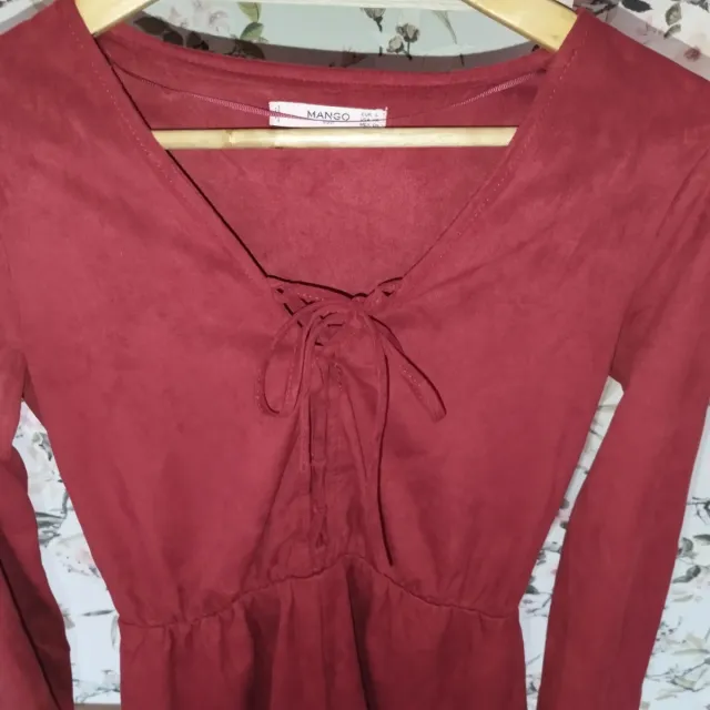 Mono rojo de manga larga