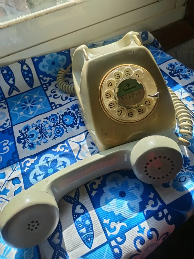 Teléfono antiguo Telefónica disco beige