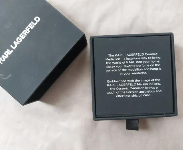 Karl Lagerfeld Cerámica Medallón Casa