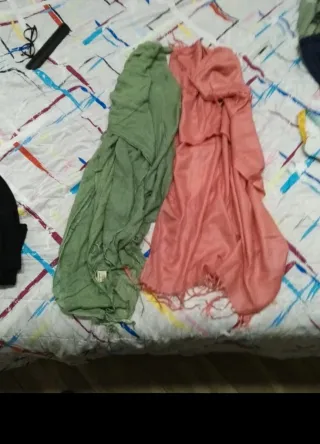 Sciarpe verdi e rosa