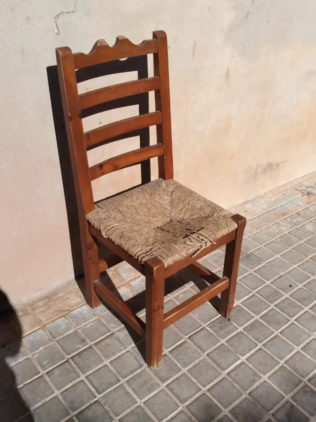 Due sedie rustiche molto robuste