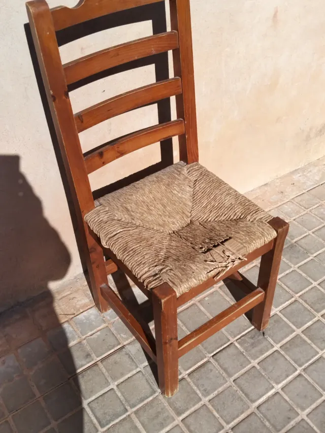 Due sedie rustiche molto robuste