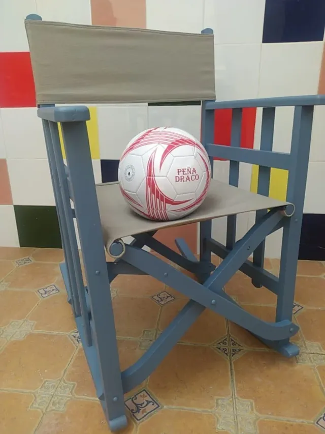 Silla mecedora restaurada madera y tela