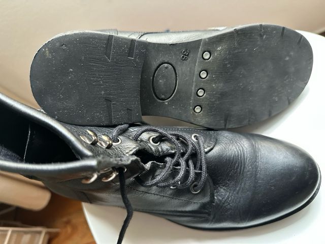 Botas Negras con Cordones/Piel