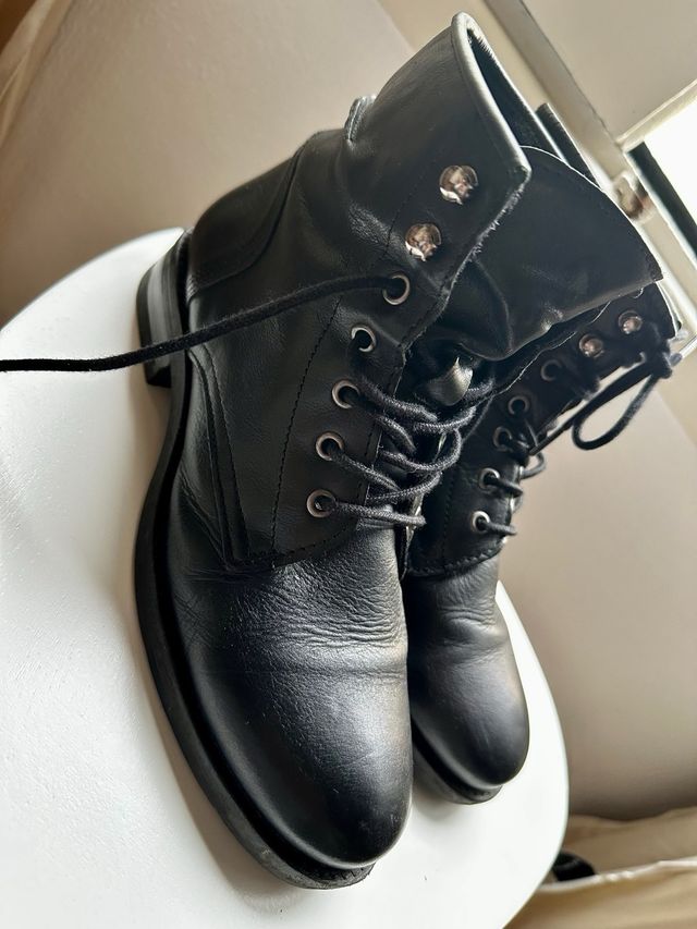 Botas Negras con Cordones/Piel