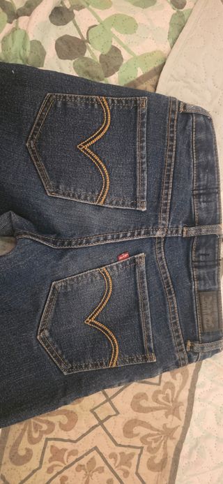 Vaqueros levis niña