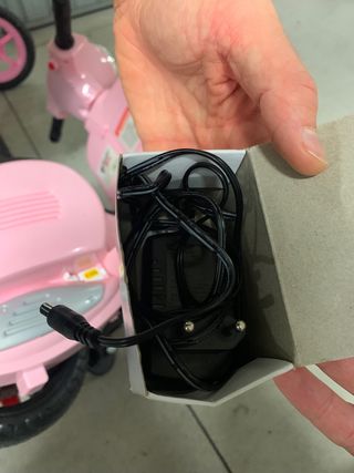 Vespa elettrica rosa per bambini