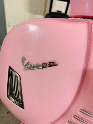 Vespa elettrica rosa per bambini
