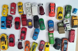 Lotto macchinine giocattolo usate