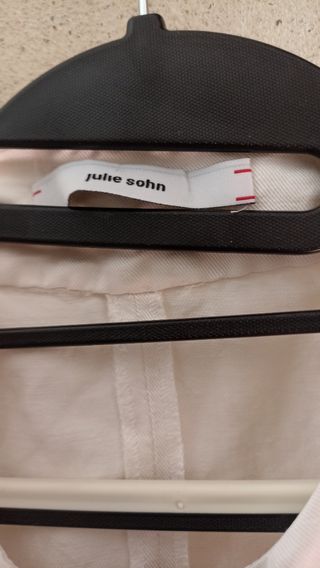 Vestido blanco con detalle negro