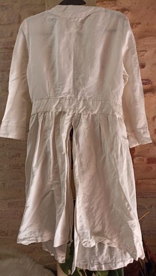 Vestido blanco con detalle negro