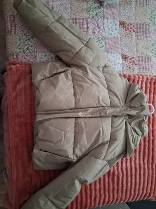 Cazadora alcochada Verde oliva, corta.