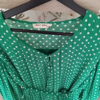 Vestido verde corto lunares