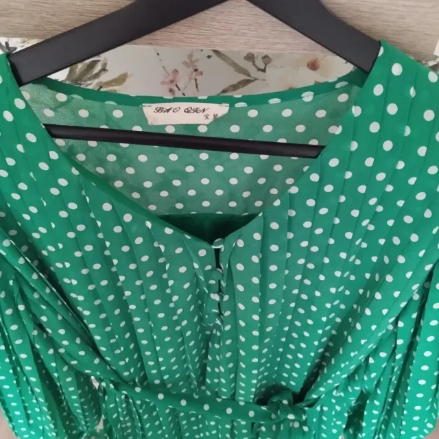 Vestido verde corto lunares