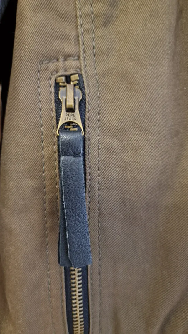 Cazadora Pepe Jeans Piel Negra y Verde Militar