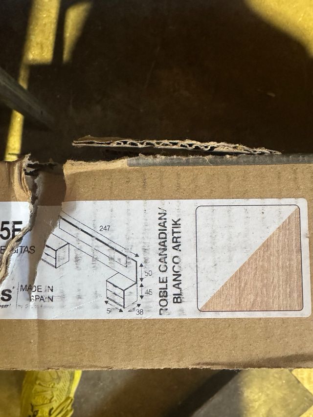 Cabecero con mesitas de noche